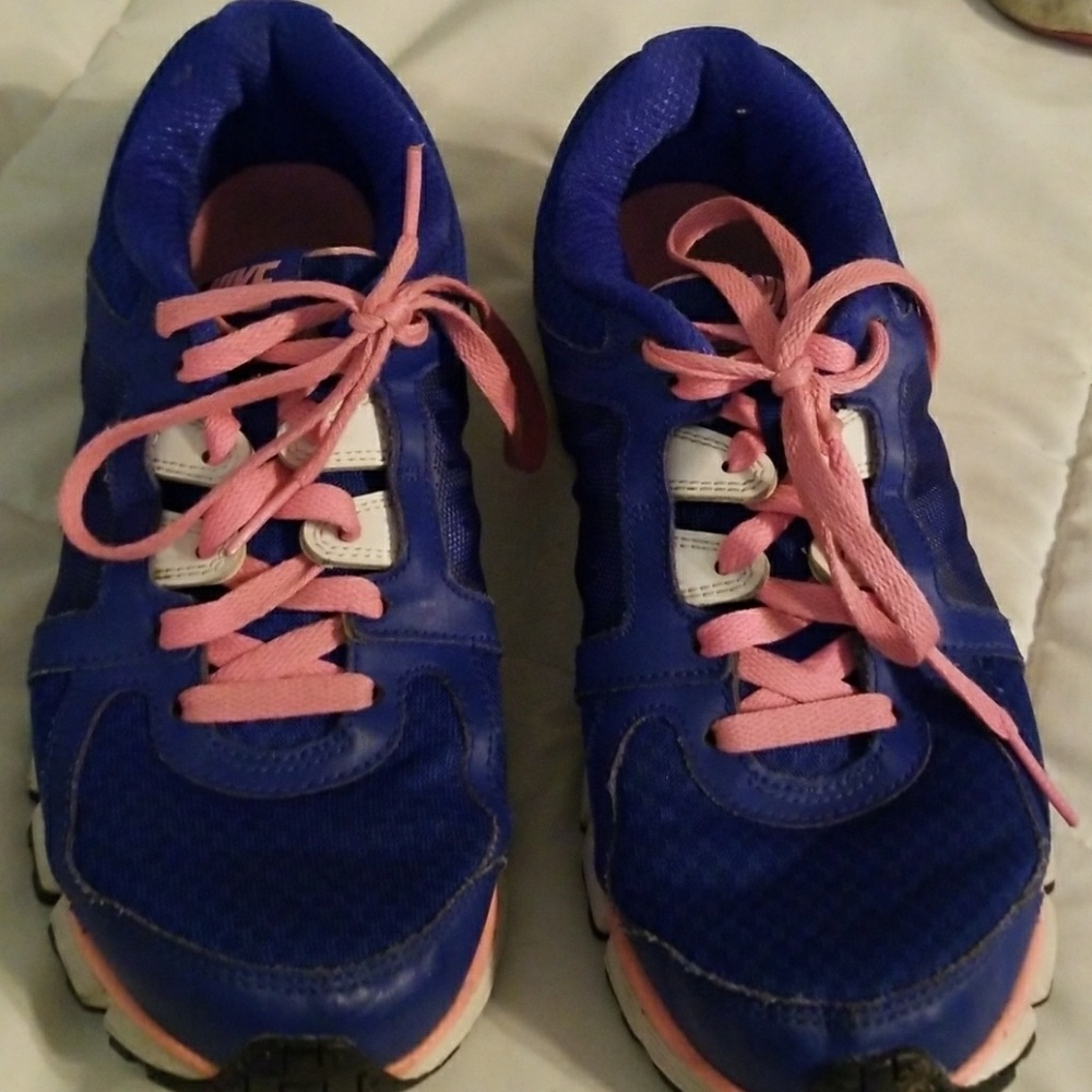 Nike - Picture 2 of 4